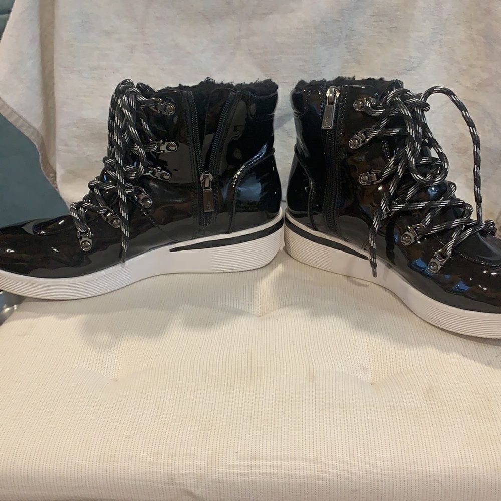Kenneth Cole Reaction Sneakers HUMALONGS Patent Leather High Top Side Zip, EUC 7 - Picture 2 of 11